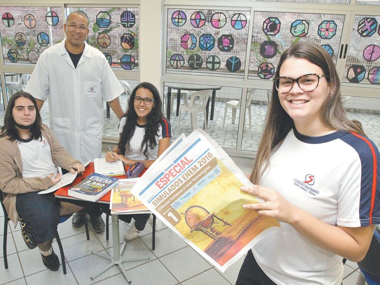 Segunda é dia de simulado e videoaula