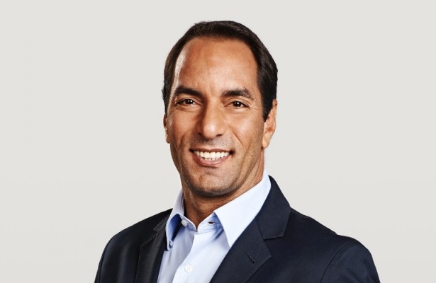 Edmundo causa polêmica ao elogiar namorada de Pato