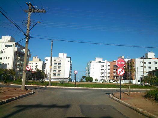 Vândalo coloca placas erradas e confunde moradores em Guarapari