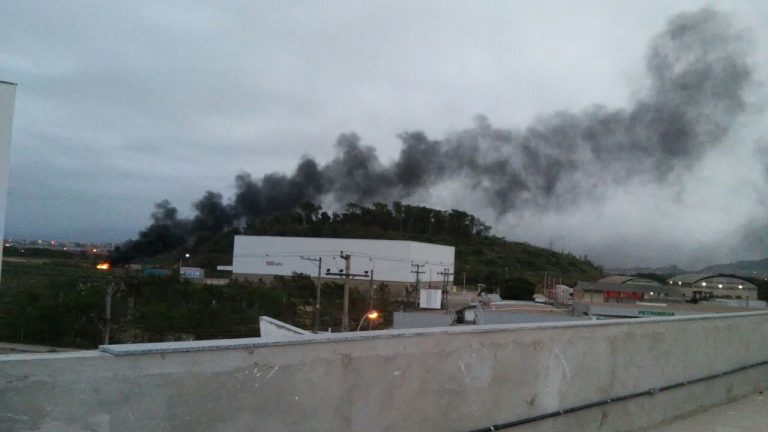 Moradores denunciam incêndio em Vila Velha