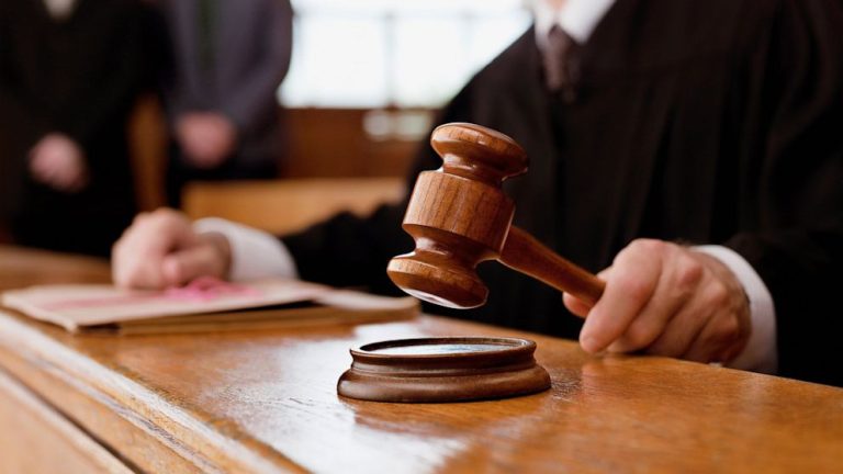 Homem que alegou estar dormindo durante sexo é inocentado de acusação de estupro