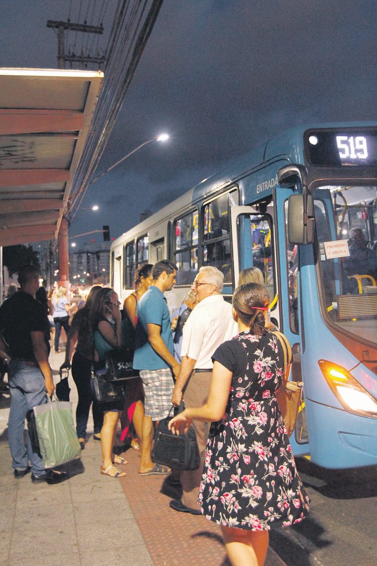 A Tribuna: Empresas de ônibus querem reduzir linhas