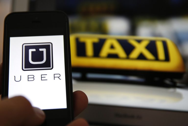 Taxistas fazem plano para concorrer com Uber