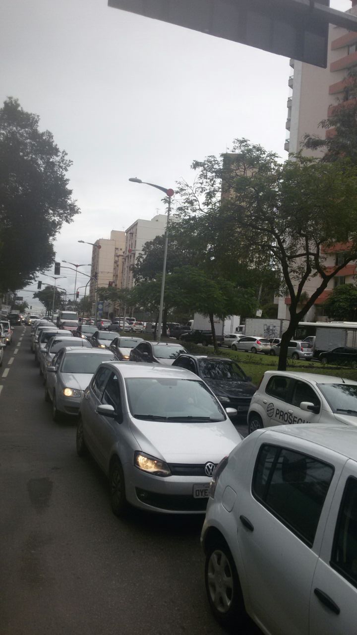 Acidente com ambulância causou congestionamento em Vitória