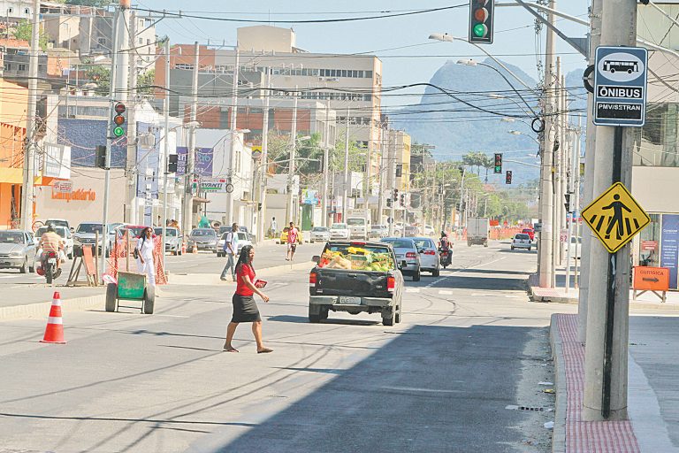 Faixa exclusiva na pista da direita