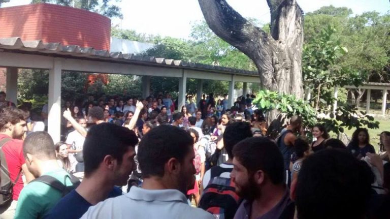 Polícia é acionada após tentativa de ocupação de prédio na Ufes