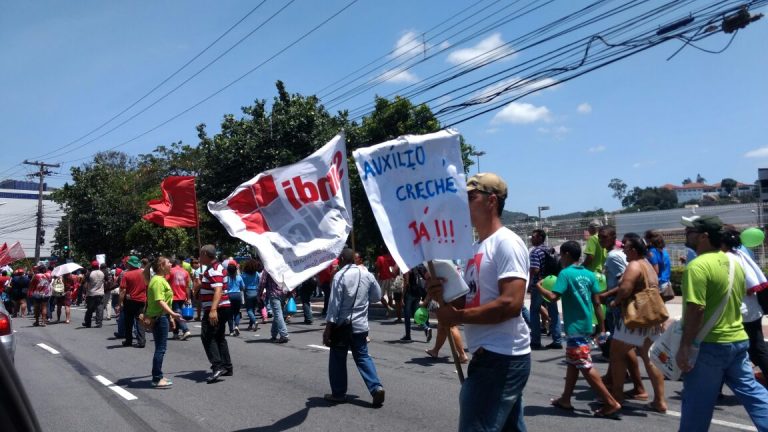 Protesto e trânsito lento na Beira-Mar