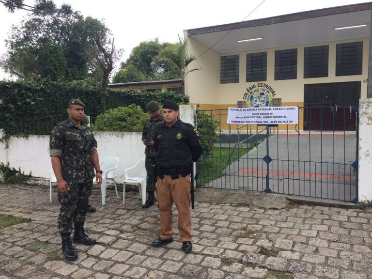 Alunos desocupam escolas no Paraná por causa do Enem