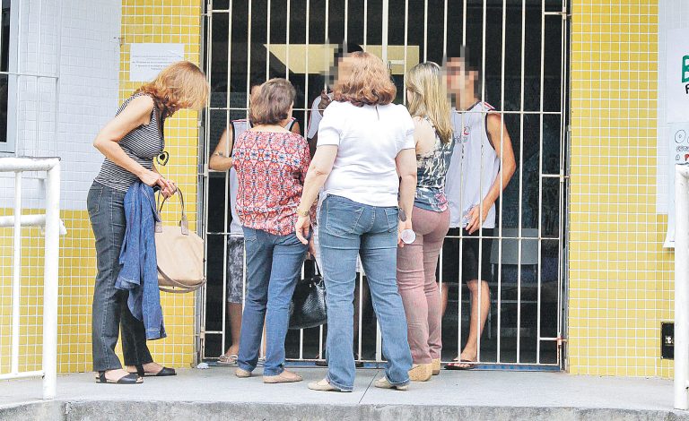 Alunos desafiam a Justiça e impedem entrada de professores