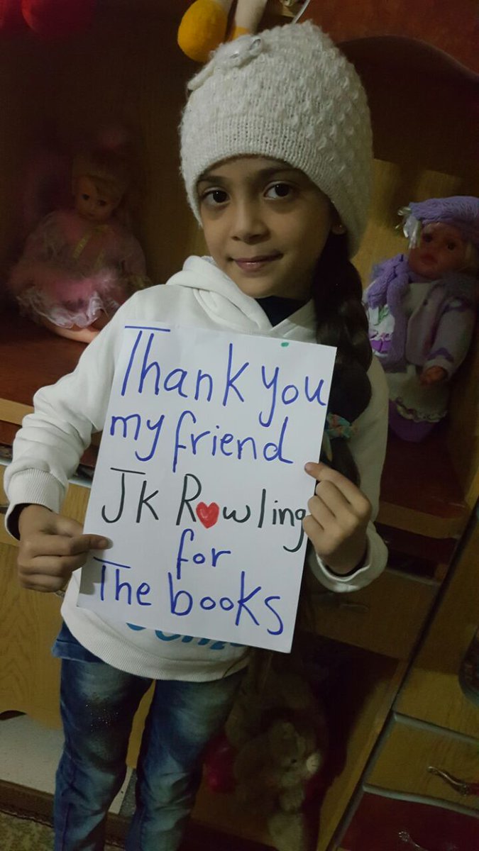 Autora de Harry Potter envia todos os livros da série para menina síria de 7 anos