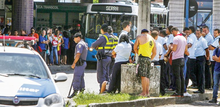 Motoristas de ônibus vão circular em marcha lenta