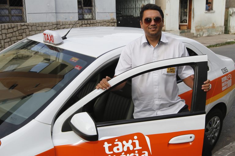 Táxis sem bandeira 2 para atrair clientes e enfrentar o Uber