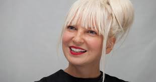 Sia faz surpresa, mas anuncia que novo álbum sairá em vinil