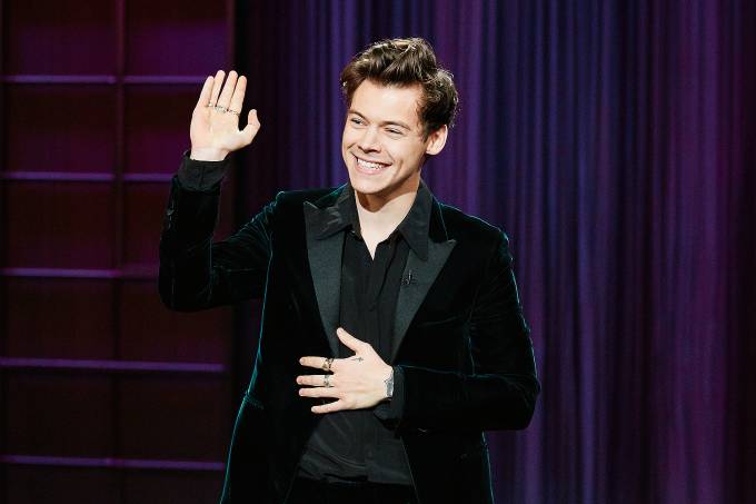 Disco solo leva Harry Styles ao topo da parada britânica