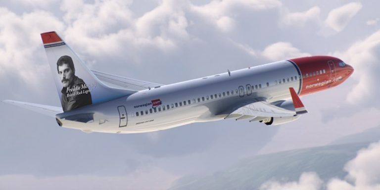 Freddie Mercury será homenageado com avião estilizado por companhia aérea