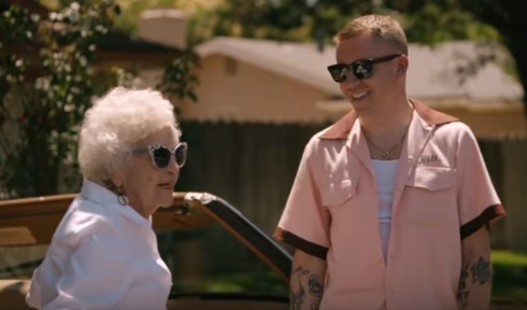 Macklemore lança clipe com surpresa para avó em seu 100º aniversário