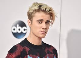 Justin Bieber cancelou turnê para se ‘dedicar a Cristo’ após entrar para a igreja Hillsong, diz site