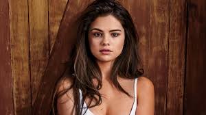 “Fetish”: Selena Gomez realiza seus fetiches mais loucos em novo clipe