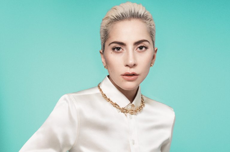Lagy Gaga envia mensagens para Trump via Twitter após o presidente dos EUA vetar transgêneros no serviço militar
