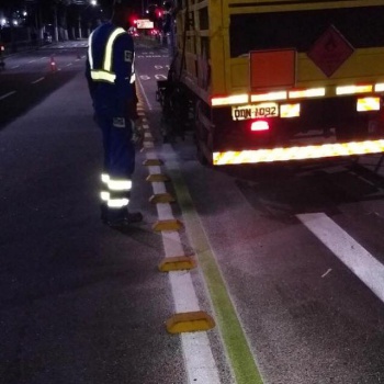 O que é a faixa verde pintada no asfalto em Vitória?
