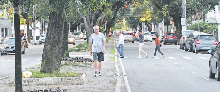 Nova ciclovia e menos vagas para carros na Rio Branco