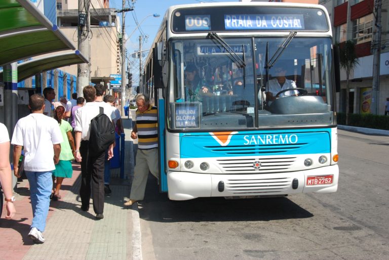 Protesto impede circulação de parte dos ônibus da Sanremo