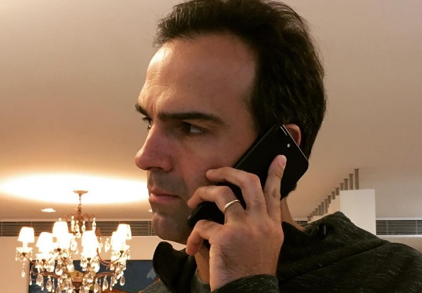 Tadeu Schmidt é suspenso e fica 24 horas sem poder usar WhatsApp
