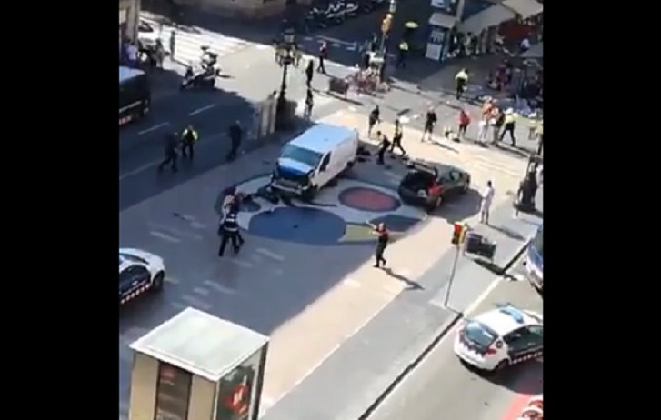 Vídeo mostra terror em Barcelona. Imagens fortes!