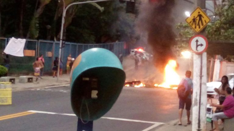Moradores interditam rodovia Serafim Derenze em protesto