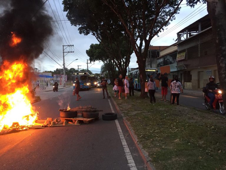 Protesto interditou avenida Norte-Sul