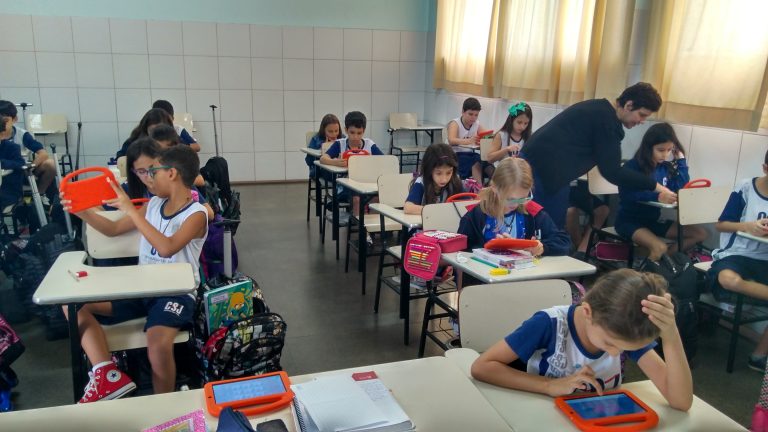 Rumo aos 60 anos, escola alia tradição e tecnologia