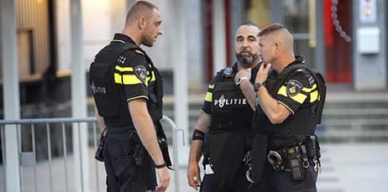 Polícia de Roterdam detém motorista de van suspeito de ameaça terrorista