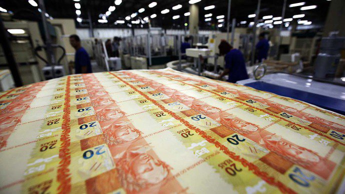 Se dinheiro de papel é cada vez menos usado, o que faz a Casa da Moeda?