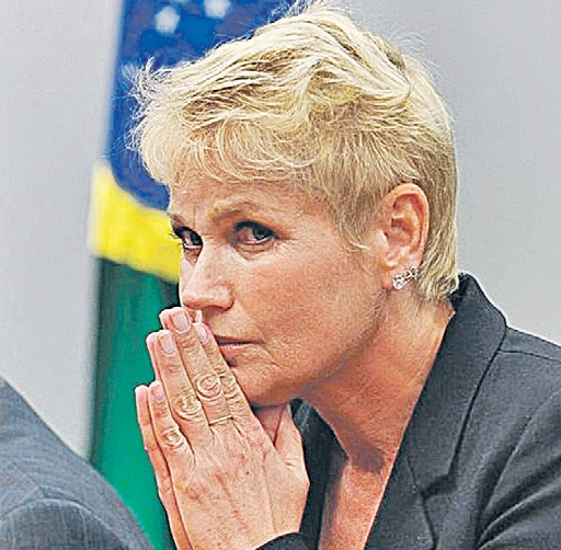 Xuxa vai fechar fundação