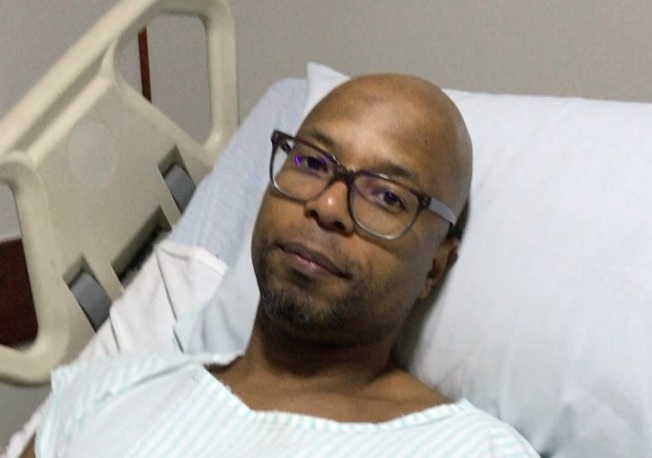 Após ser internado com dores no peito, cantor Buchecha recebe alta