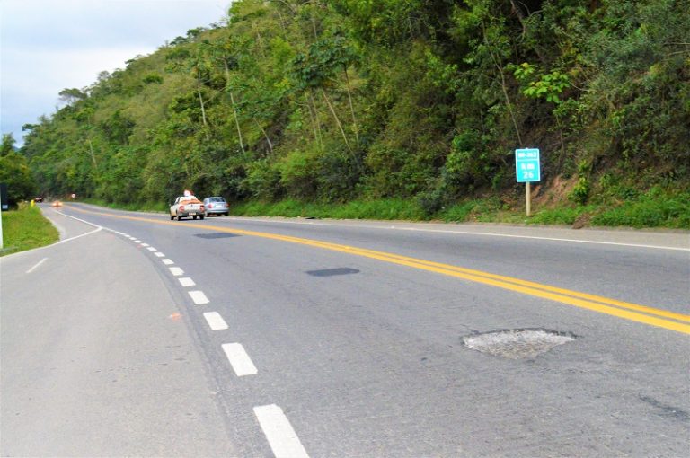 Asfalto de rodovias só dura 7 meses, diz estudo