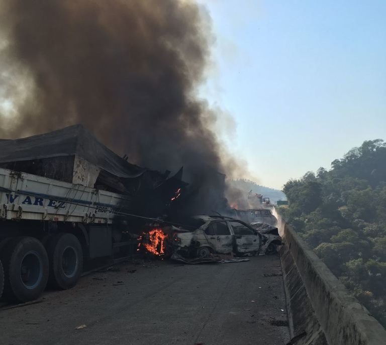 Acidente em São Paulo com 36 veículos deixa dois mortos e mais de 20 feridos