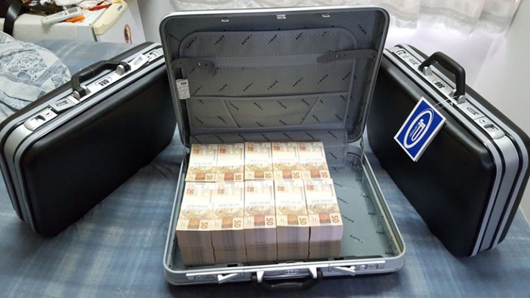 Polícia Federal prende quadrilha com mala de dinheiro no Estado
