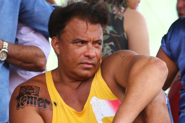 Deputado será denunciado por compartilhar foto de adolescente seminua