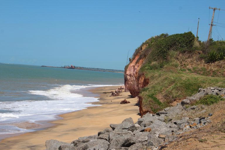 Ladrões roubam fotógrafos e clientes durante ensaio de gestante em praia