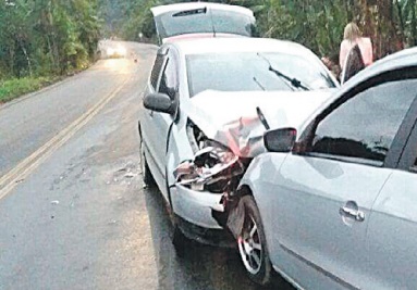 Acidente deixa 5 feridos em Santa Teresa