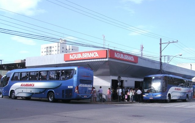 Homem é preso após se masturbar dentro de ônibus