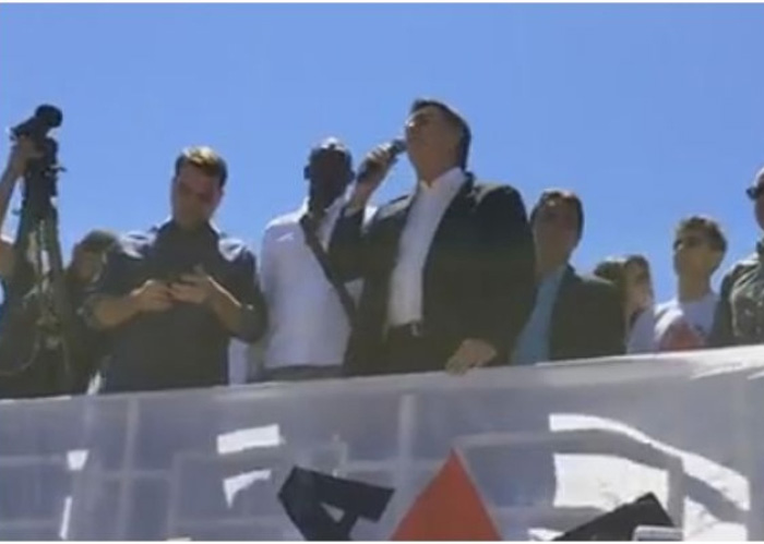 Bolsonaro promete a Minas Gerais “saída para o mar”