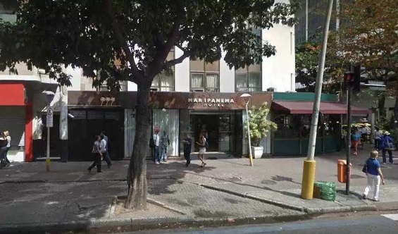 Turistas holandeses ficam feridos em queda de elevador