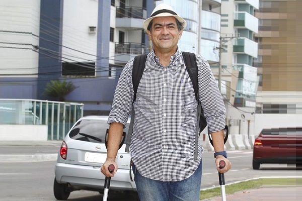 Engenheiro dá a volta ao mundo depois de 43 cirurgias