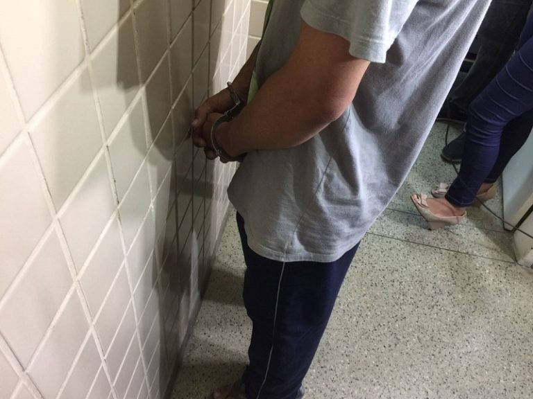 Padrasto é preso acusado de estuprar e engravidar enteada deficiente