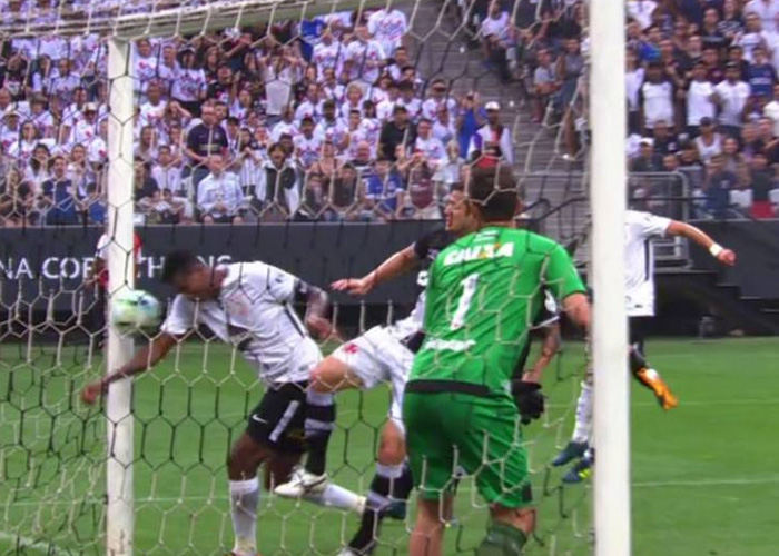 Após erro em jogo do Vasco, CBF quer árbitro de vídeo na próxima rodada