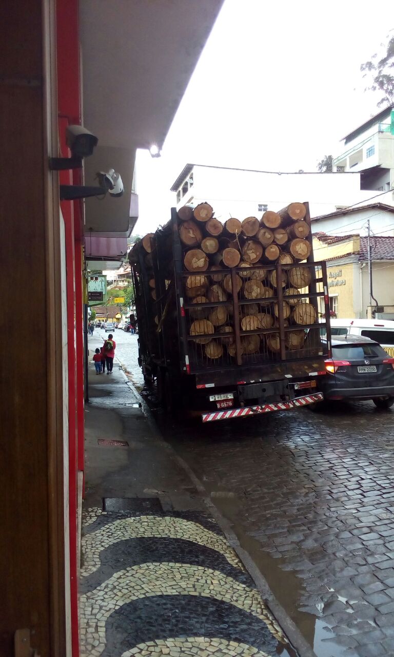 Moradores contra o tráfego de caminhões em Santa Teresa