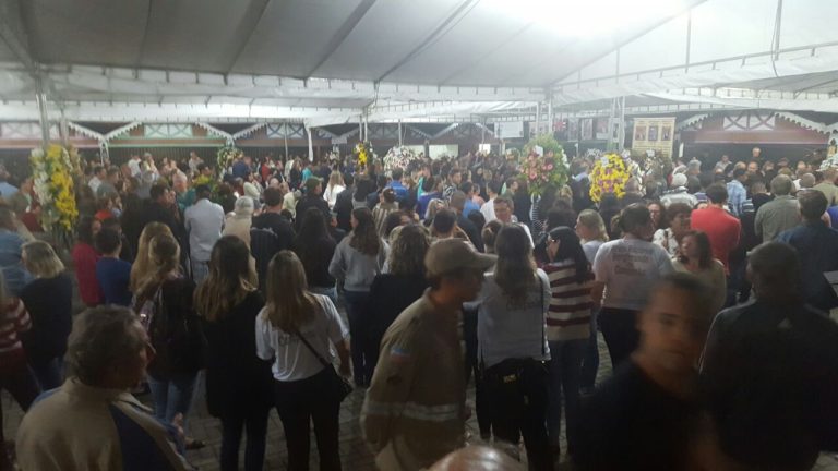 Vítimas de acidente na BR-101, em Mimoso do Sul, são veladas em Campinho