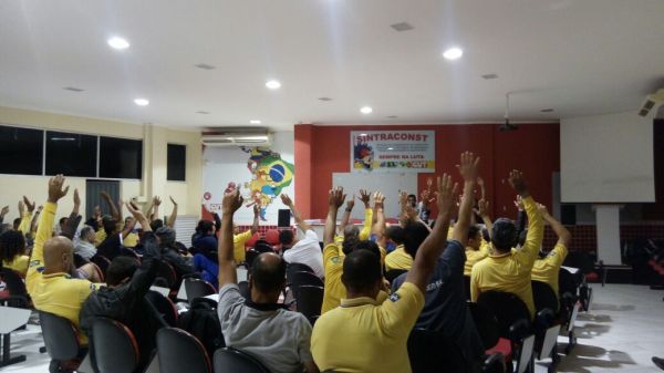 Em greve, funcionários dos Correios decidem nesta terça sobre proposta de reajuste